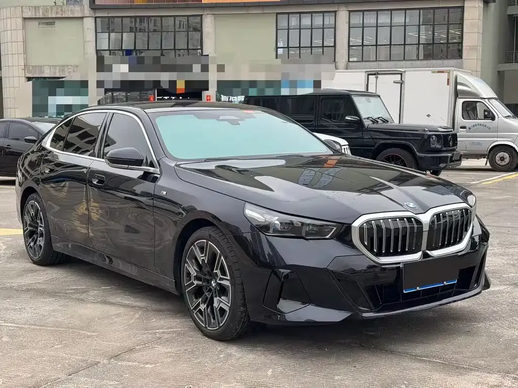 BMW 5 Series 2025 из CN, фото 8