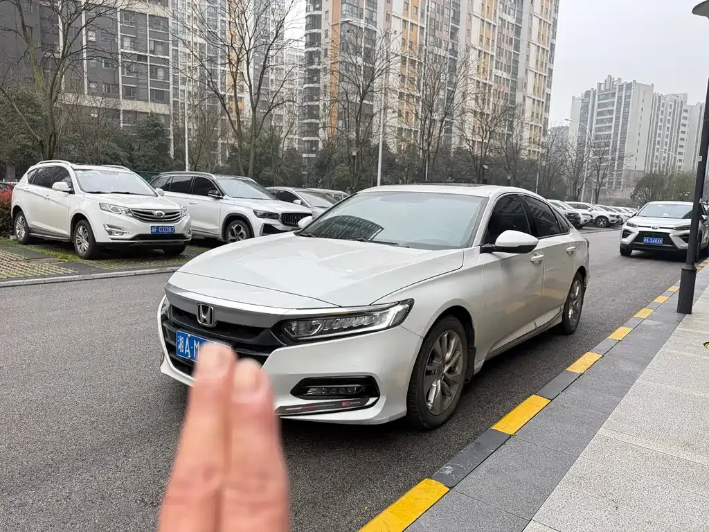 Honda Accord — фото 1