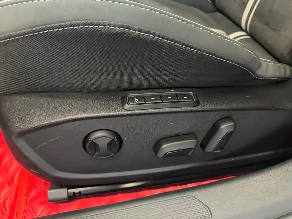 Volkswagen Golf 2023 из CN, фото 7