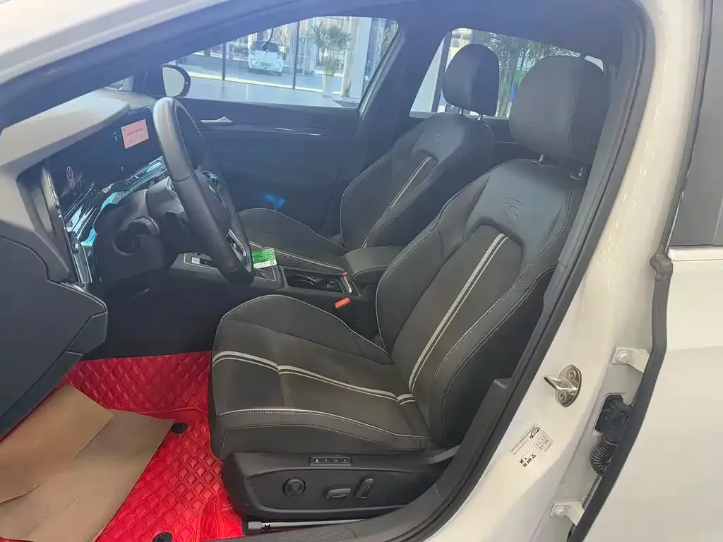 Volkswagen Golf 2023 из CN, фото 9
