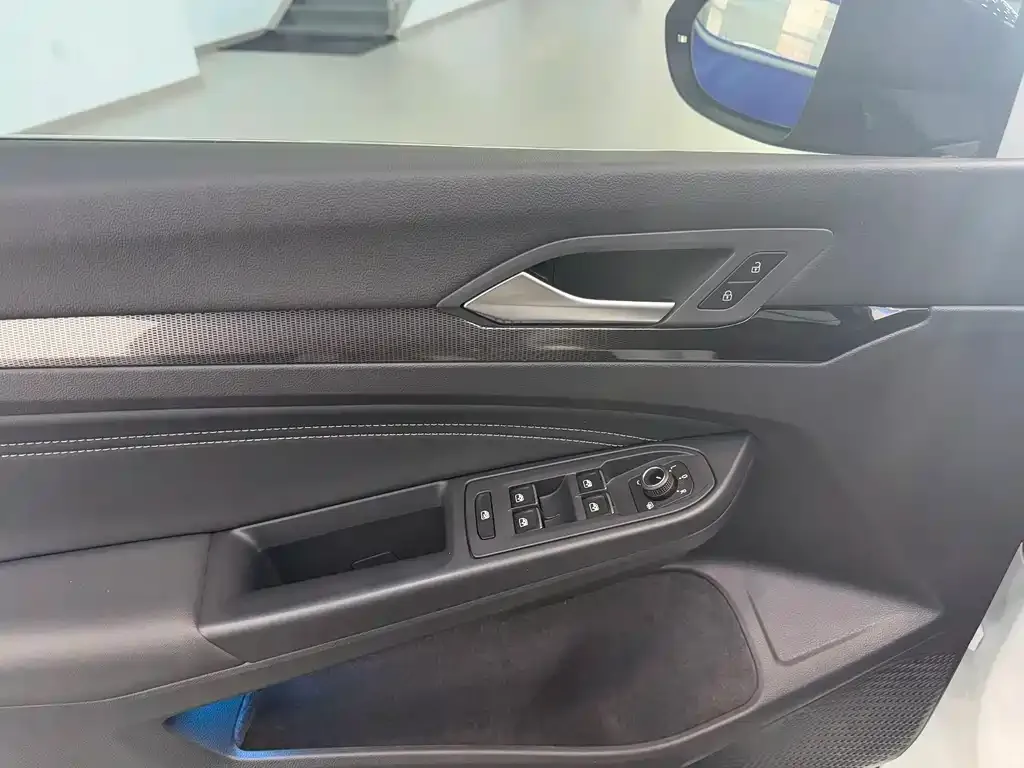 Volkswagen Golf 2023 из CN, фото 8