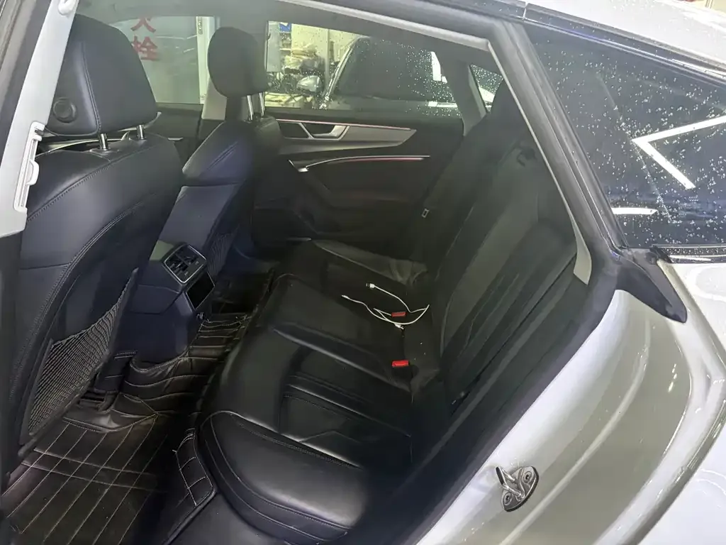 Audi A7 2023 из CN, фото 5