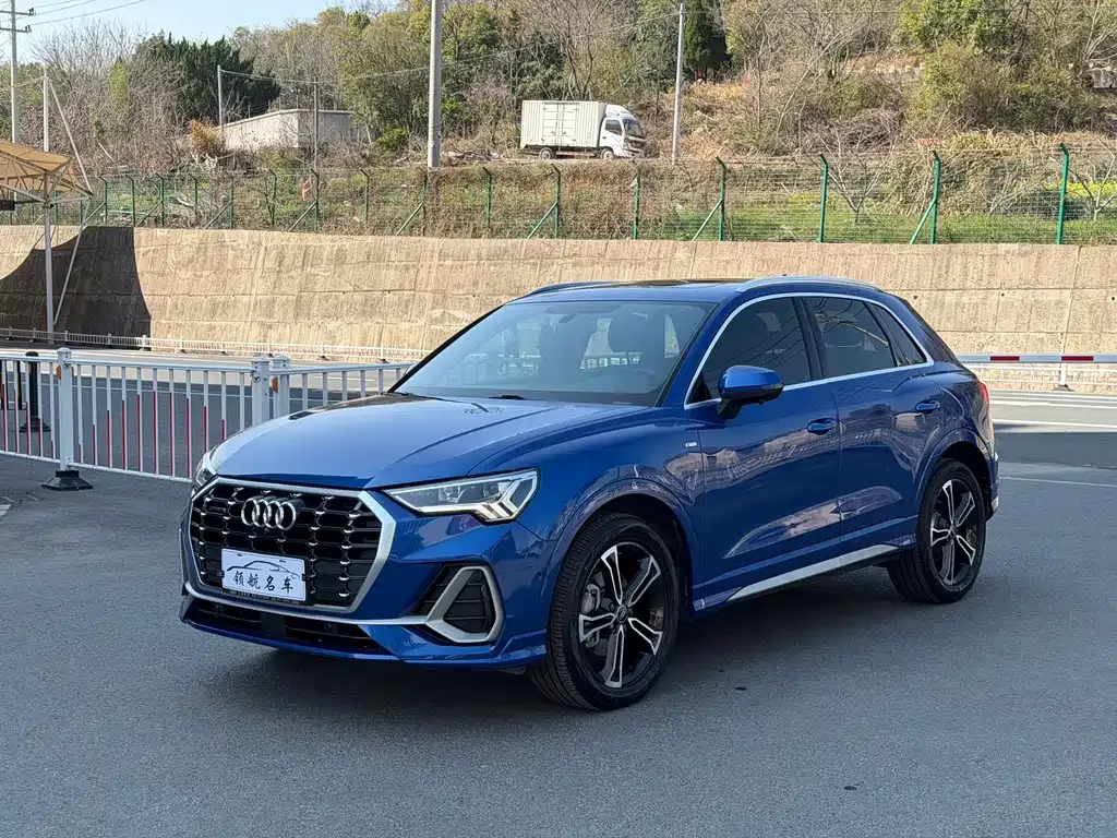 Audi Q3 — фото 1
