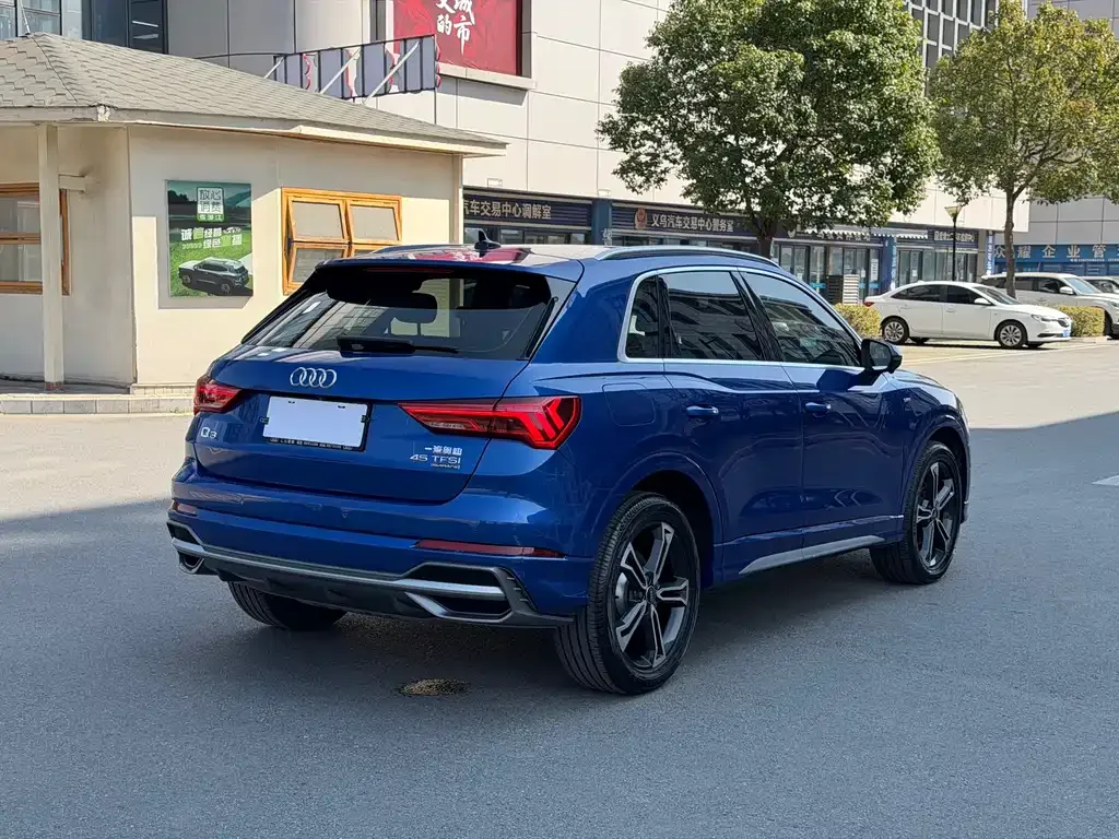 Audi Q3 — фото 10