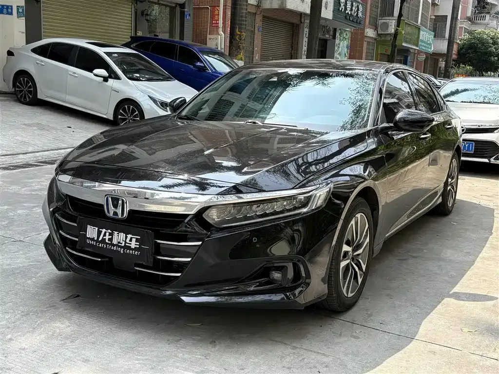 Honda Accord — фото 1