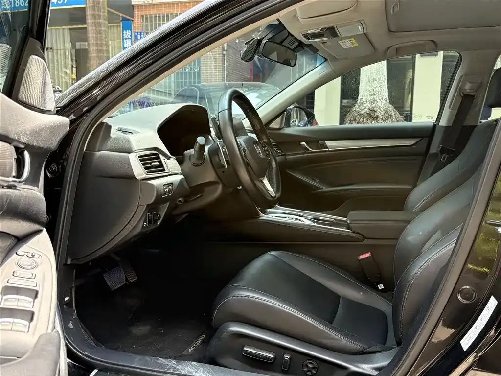 Honda Accord — фото 6