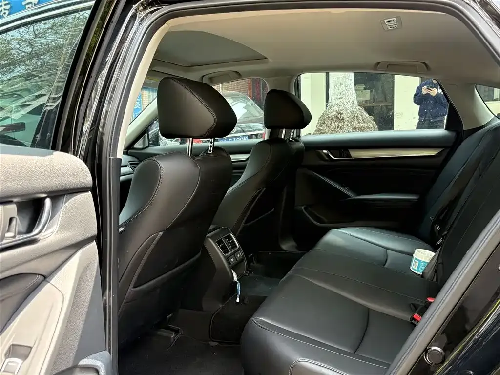 Honda Accord — фото 2