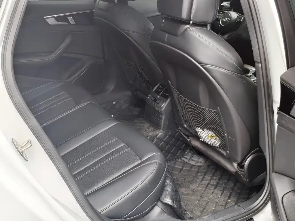 Audi A4L 2024 из CN, фото 5