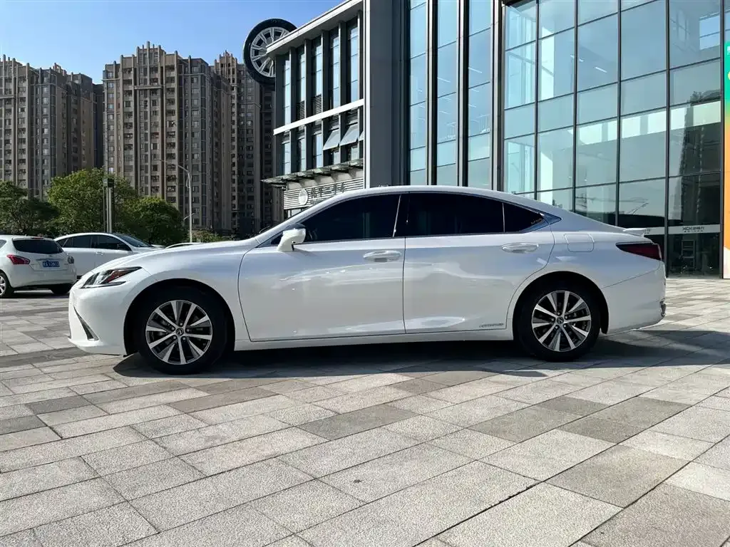 Lexus ES — фото 5
