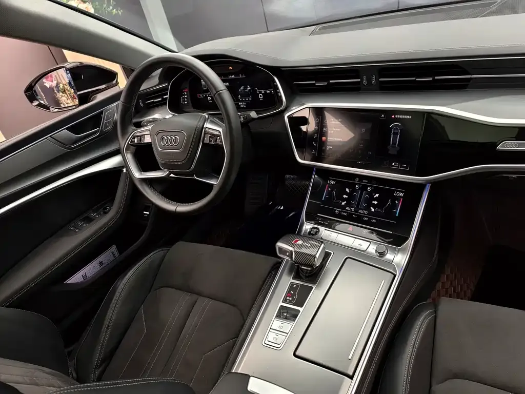 Audi A7L — фото 8