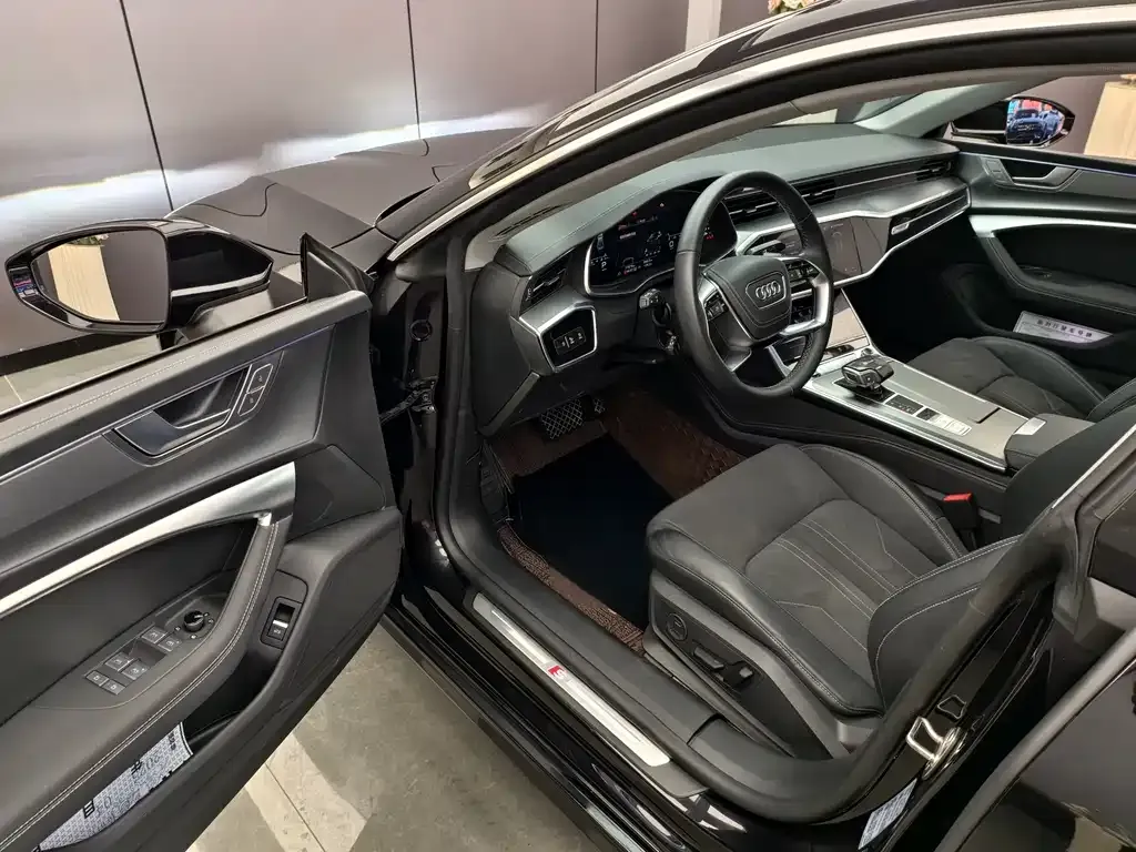Audi A7L — фото 2