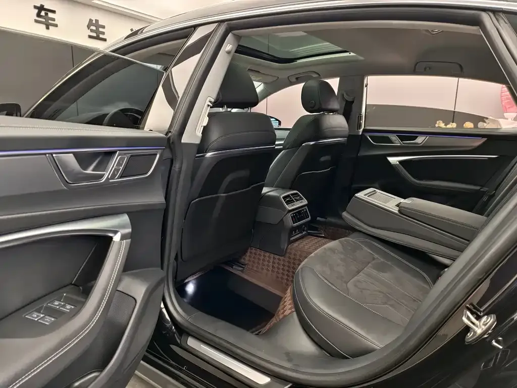 Audi A7L — фото 10