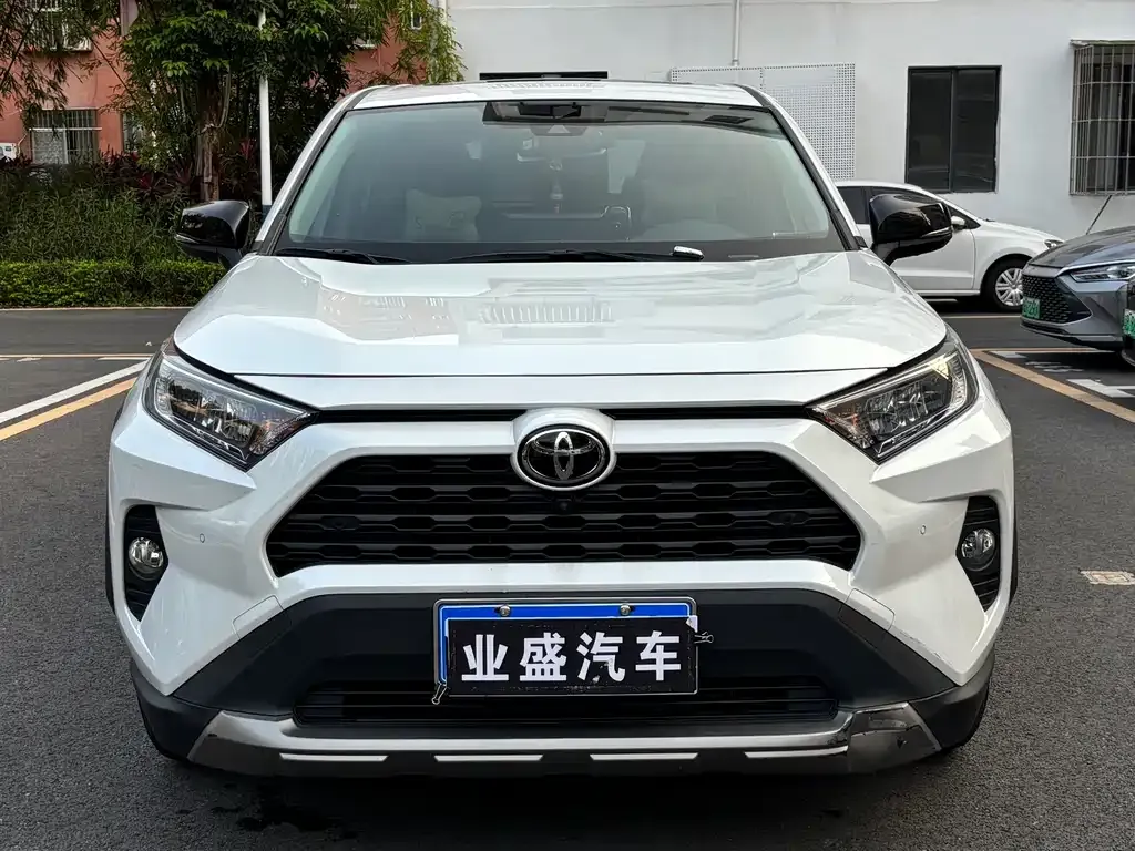 Toyota RAV4 — фото 3