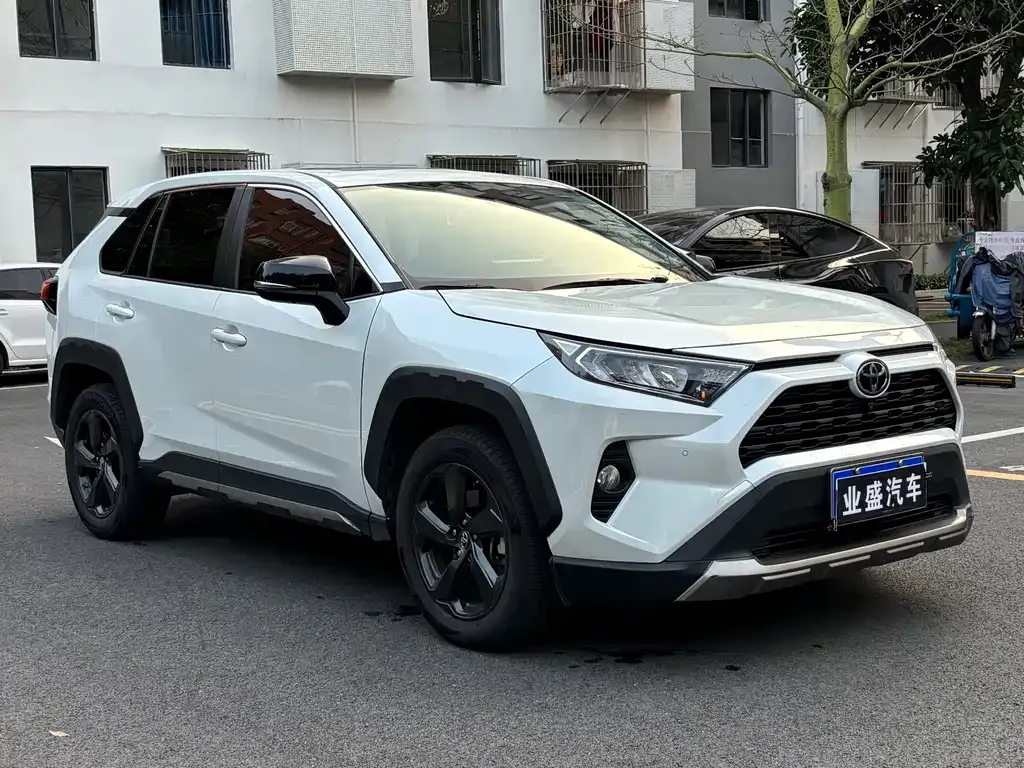 Toyota RAV4 — фото 10