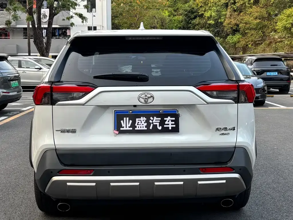 Toyota RAV4 — фото 4