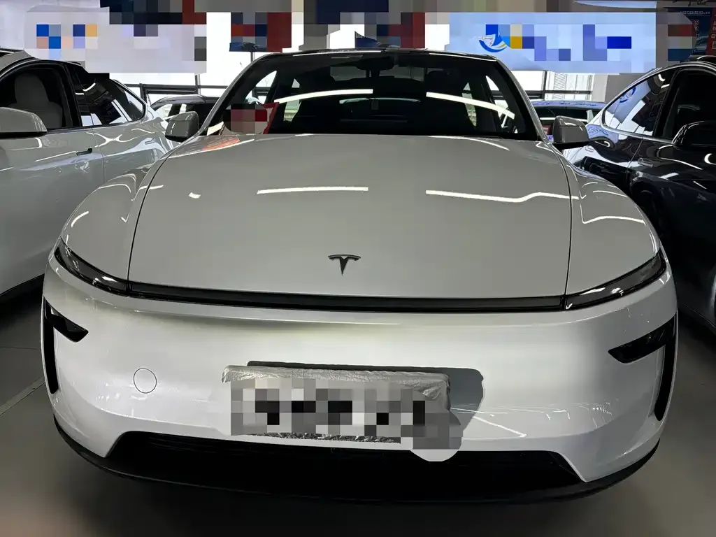 Tesla Model Y — фото 9