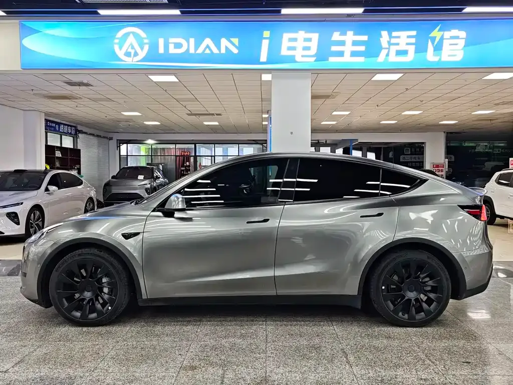 Tesla Model Y — фото 8