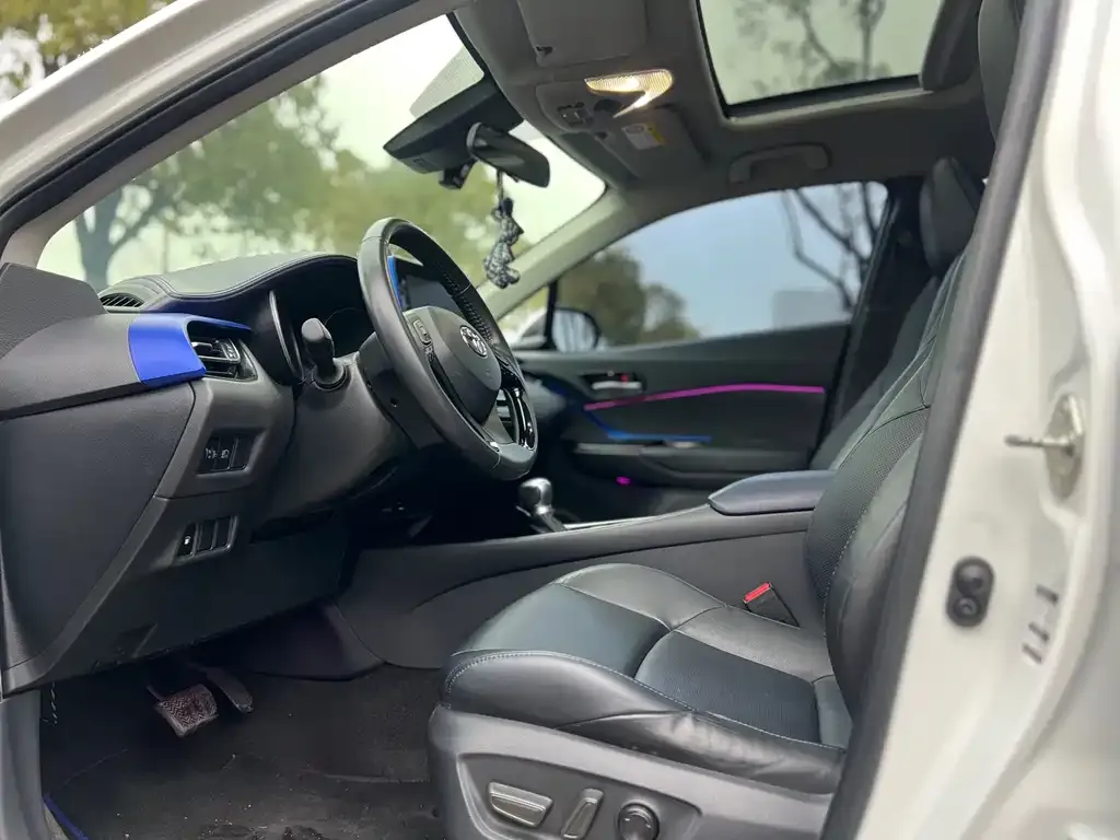 Toyota C-HR 2022 из CN, фото 2