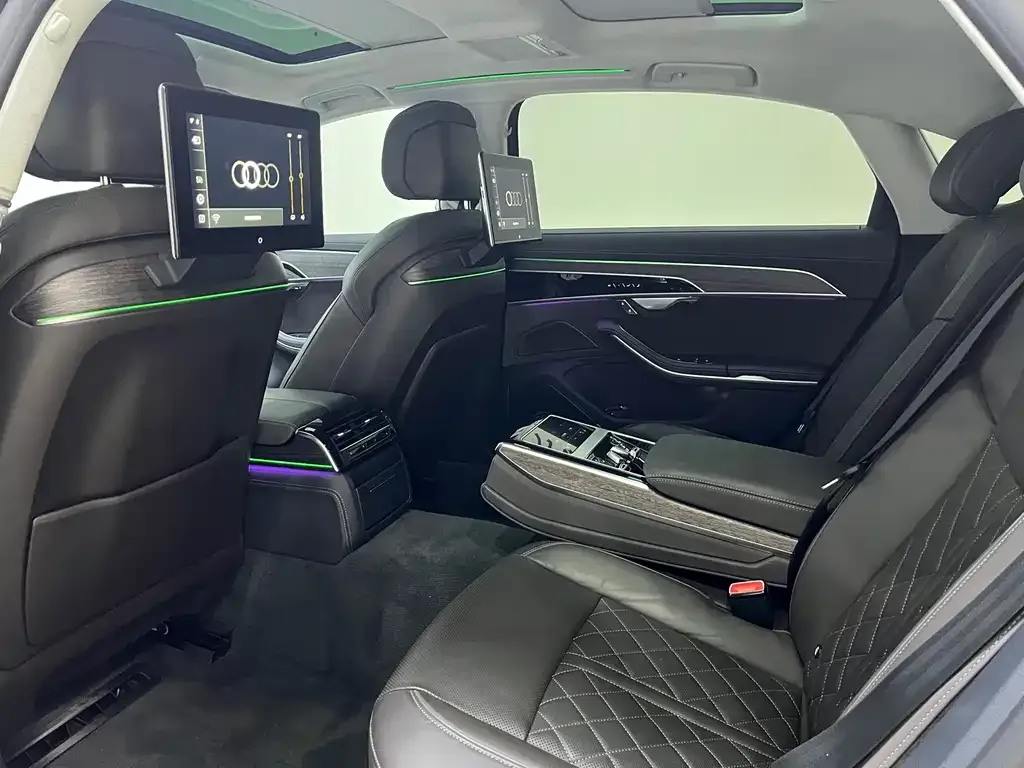 Audi A8 2023 из CN, фото 10