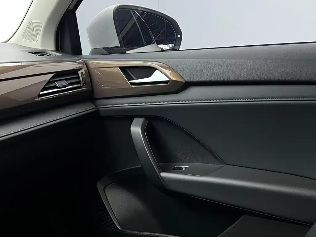 Volkswagen Tharu 2022 из CN, фото 7