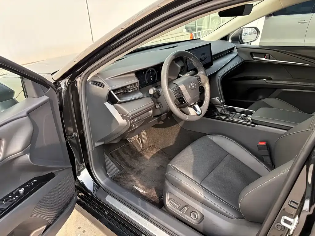 Toyota Camry 2024 из CN, фото 4