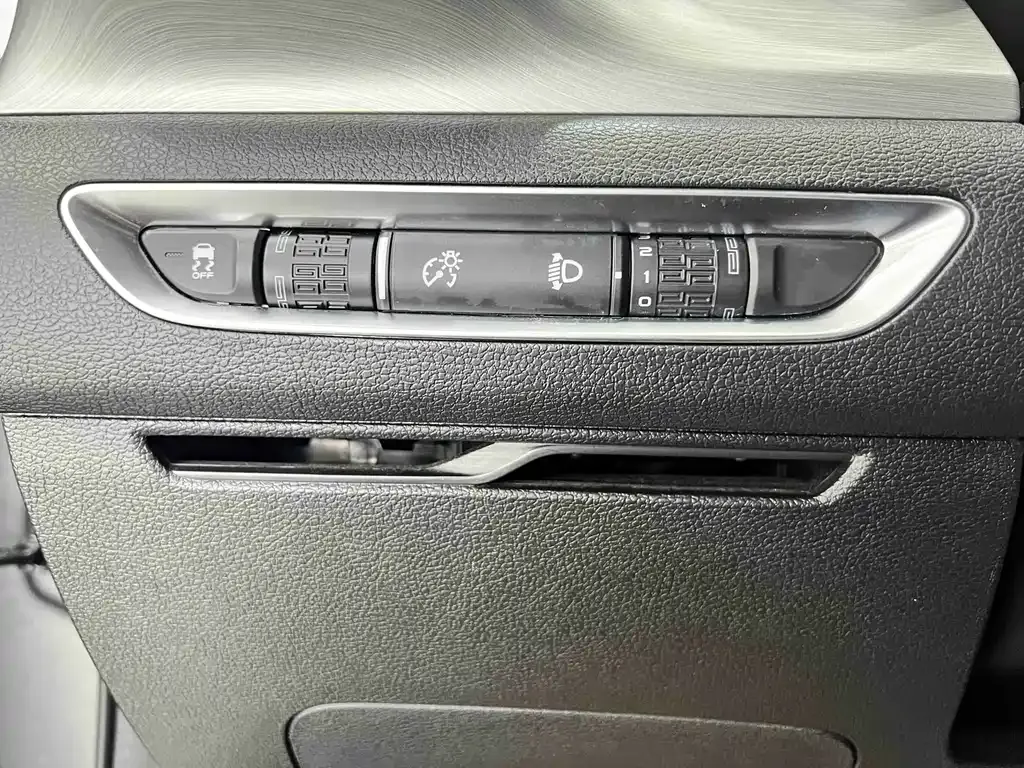 Geely Binyue — фото 10
