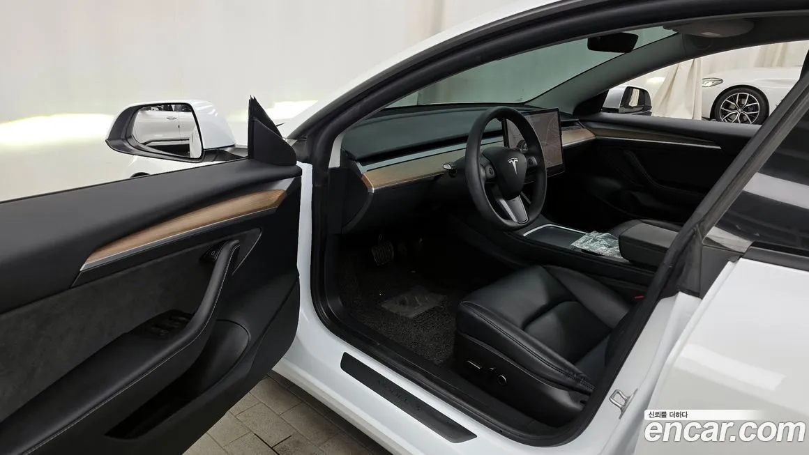 Tesla Model 3 — фото 9