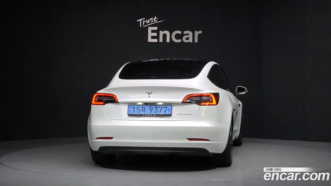 Tesla Model 3 — фото 4