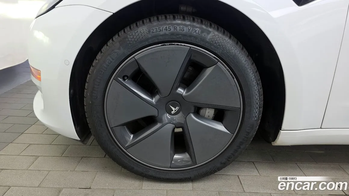 Tesla Model 3 — фото 5
