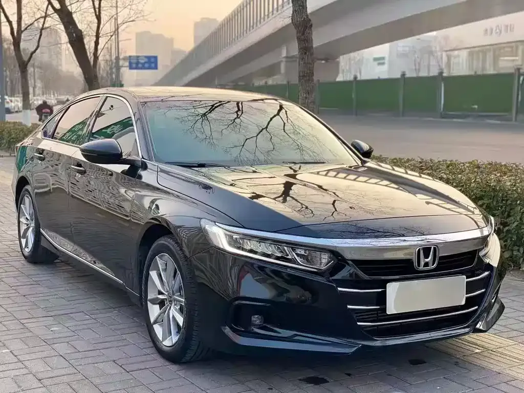 Honda Accord — фото 1