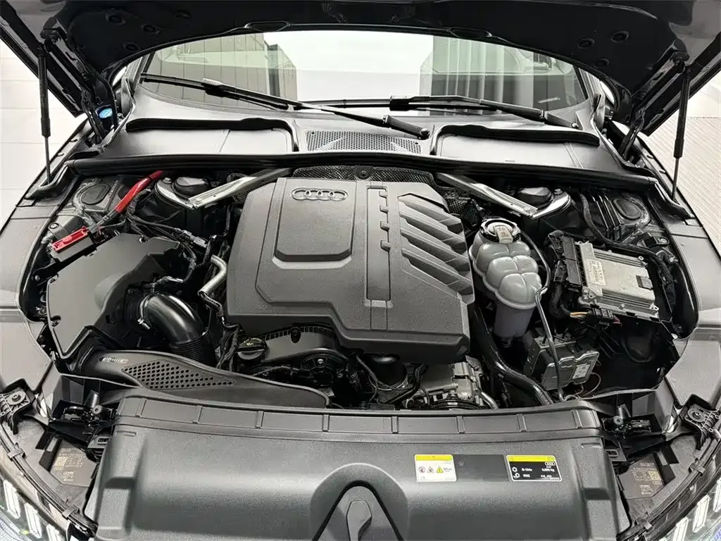 Audi A4L 2024 из CN, фото 8