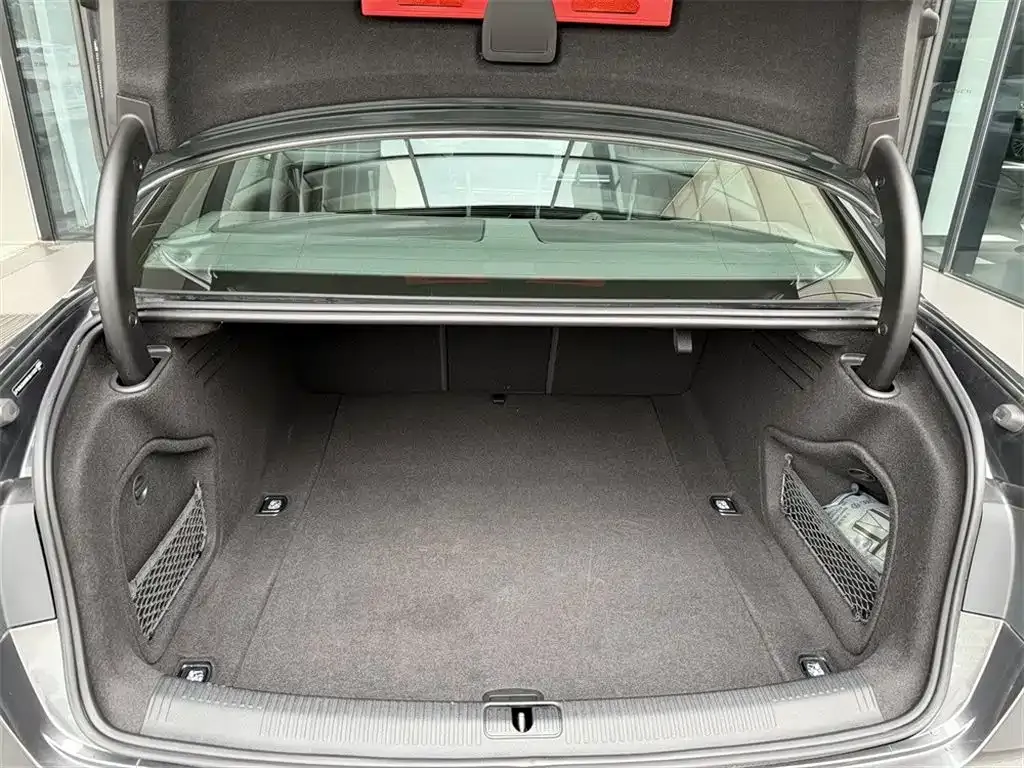 Audi A4L 2024 из CN, фото 6