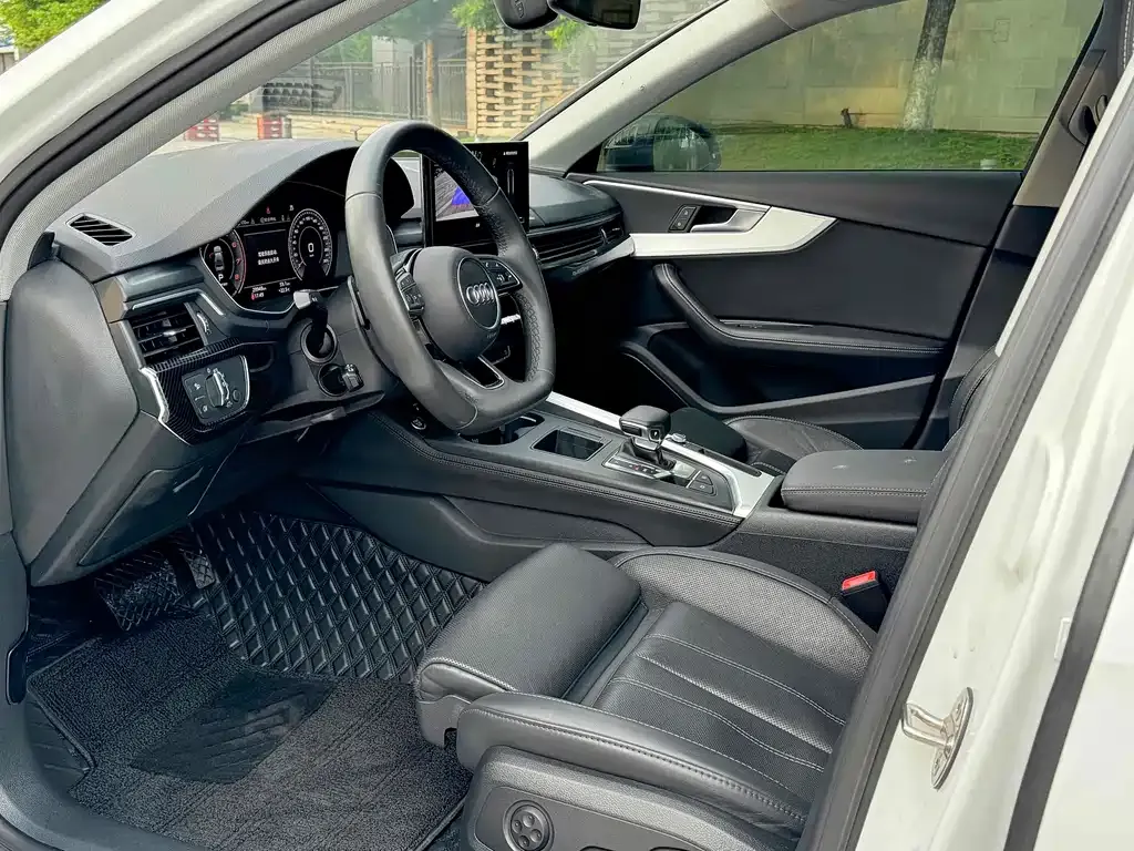 Audi A4L 2021 из CN, фото 2