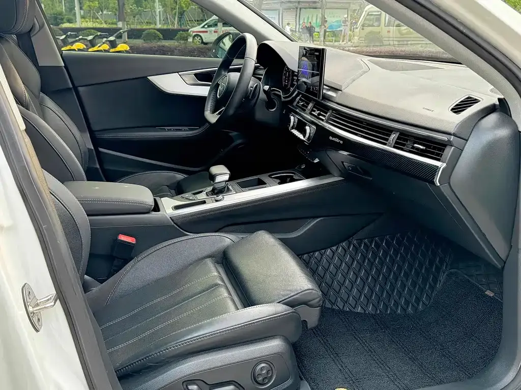 Audi A4L 2021 из CN, фото 7
