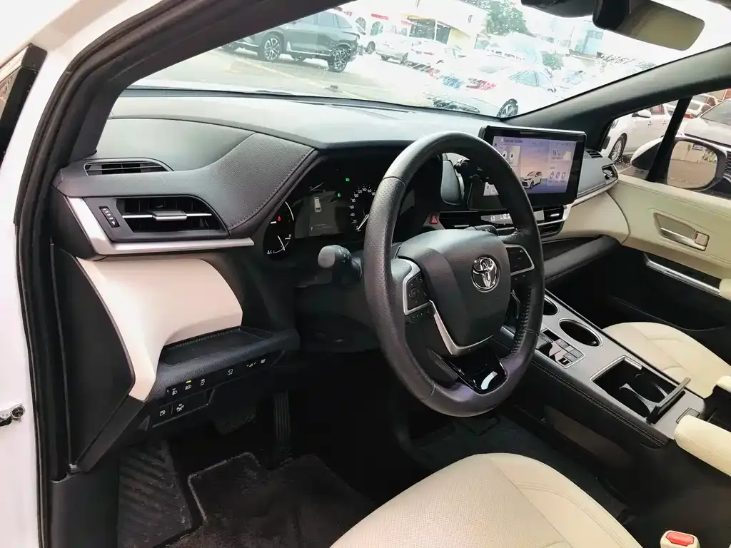 Toyota Sienna 2024 из CN, фото 6
