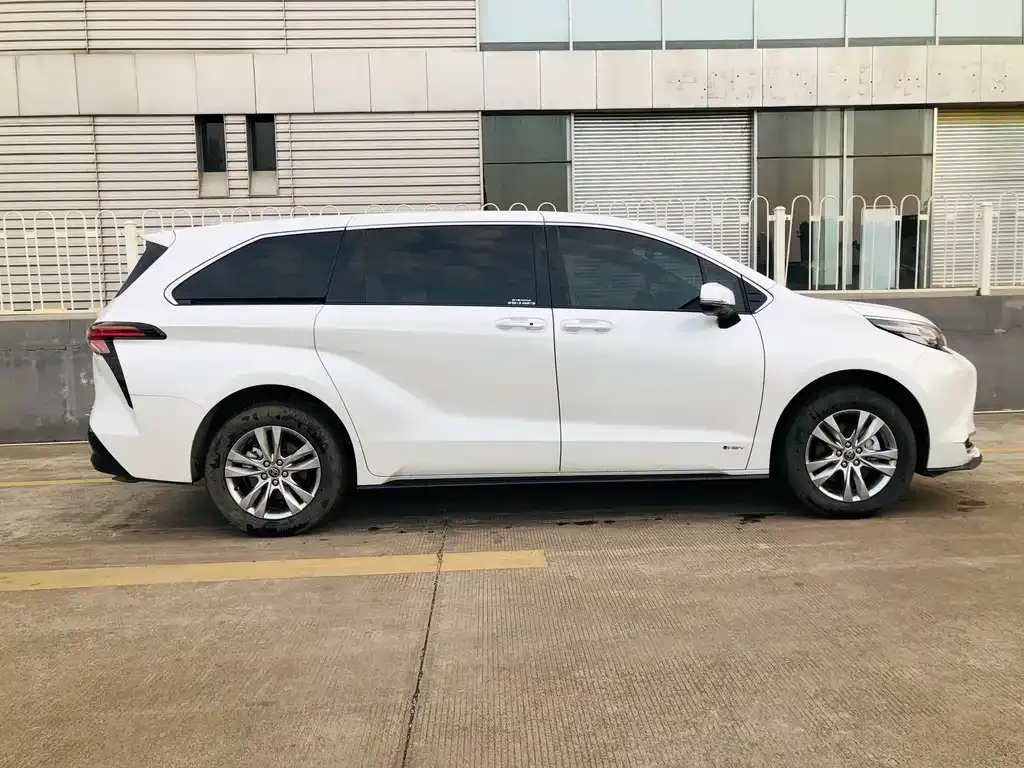 Toyota Sienna 2024 из CN, фото 10