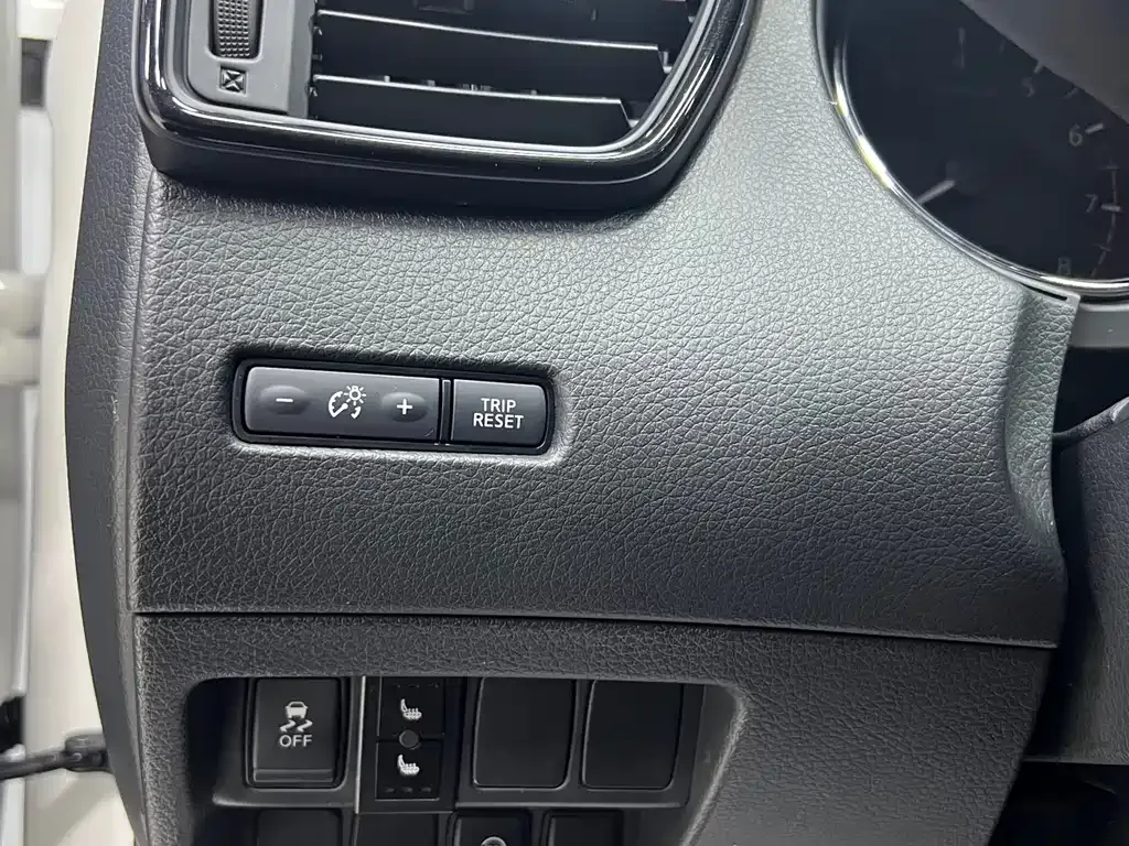 Nissan X-Trail — фото 10