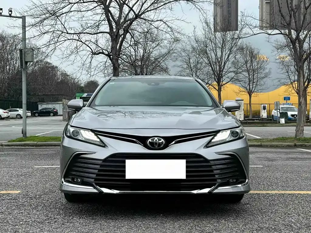 Toyota Camry — фото 10