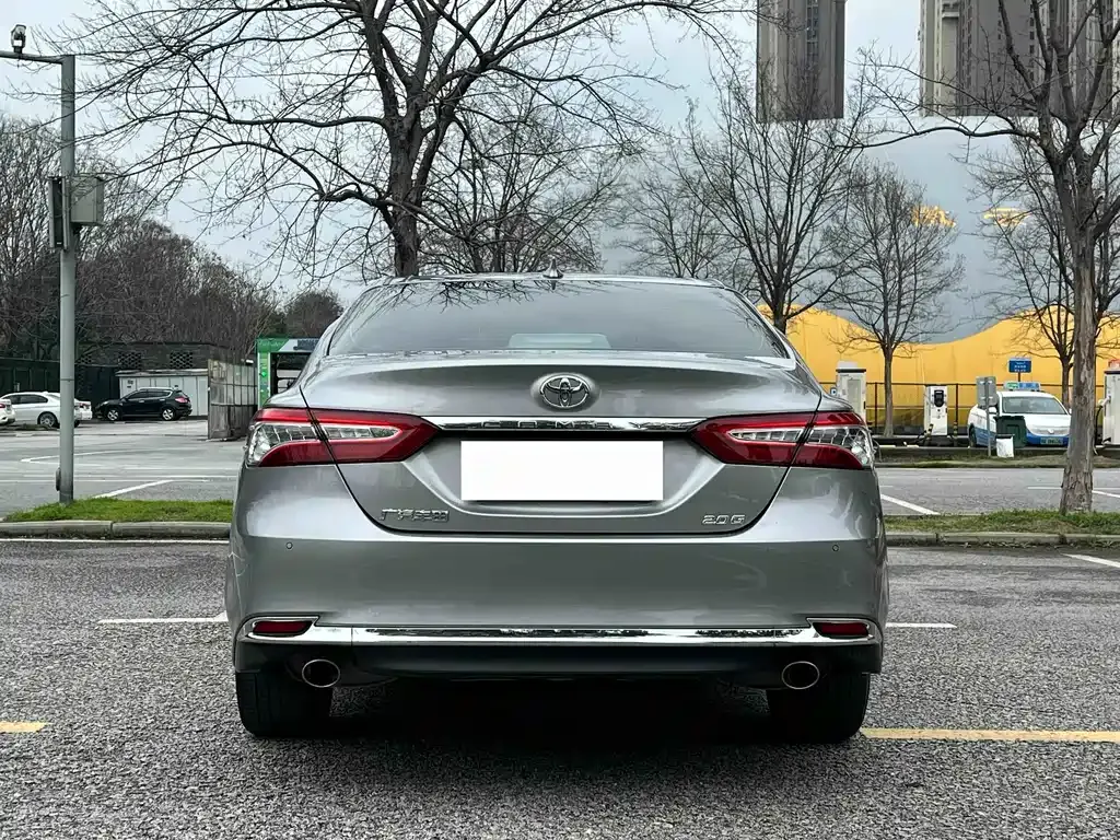 Toyota Camry — фото 9