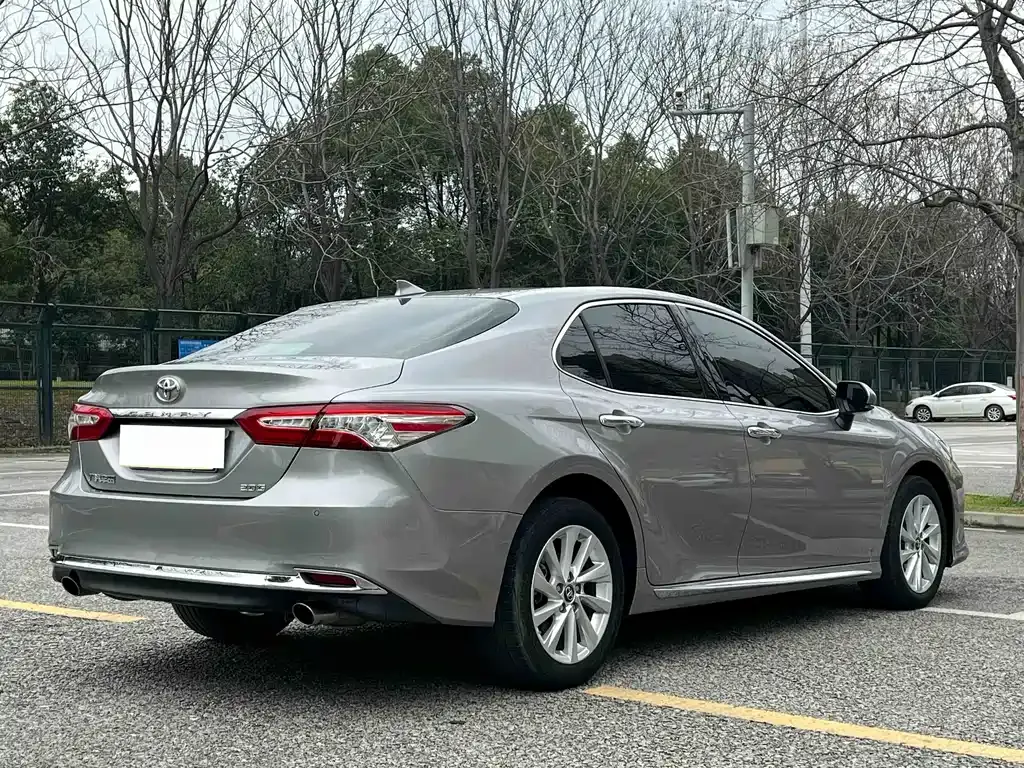 Toyota Camry — фото 7