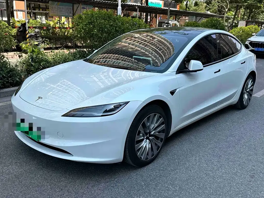 Tesla Model 3 — фото 1