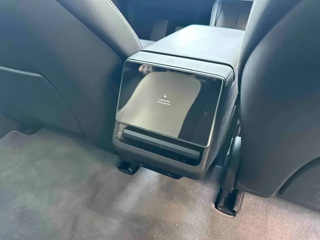 Tesla Model 3 — фото 6