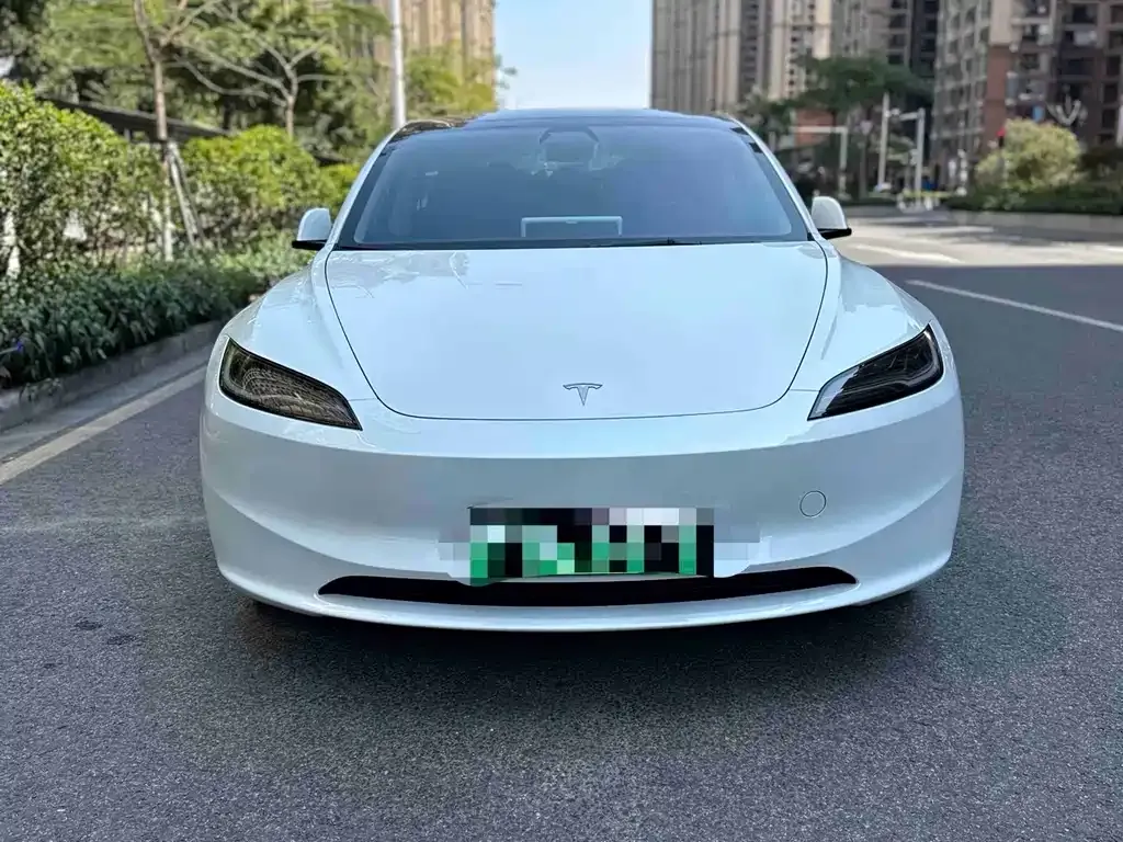 Tesla Model 3 — фото 9