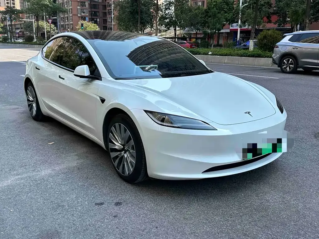 Tesla Model 3 — фото 10