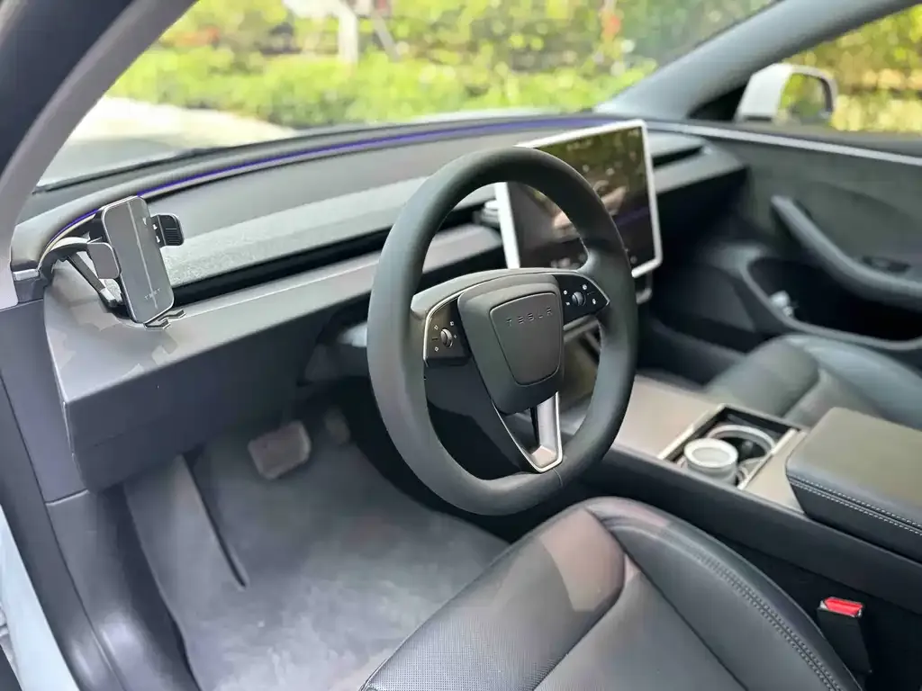 Tesla Model 3 — фото 3