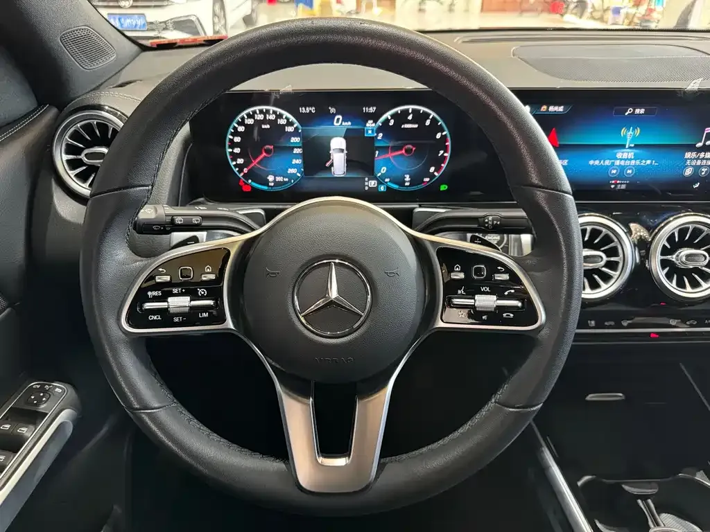 Mercedes-Benz GLB 2023 из CN, фото 7