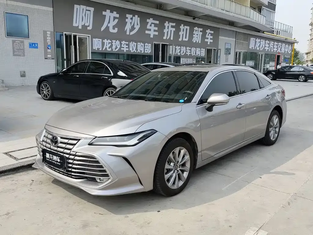 Toyota Avalon — фото 1