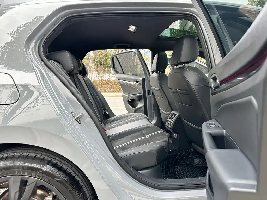 Volkswagen Golf 2022 из CN, фото 4