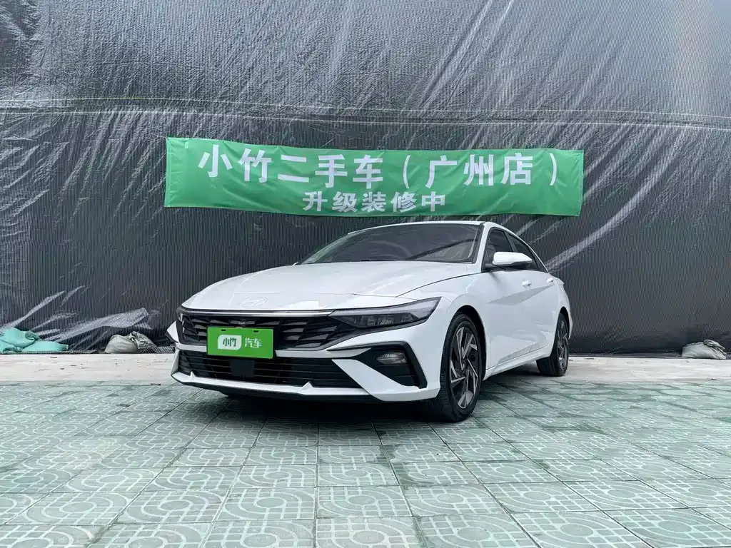 Hyundai Elantra — фото 1