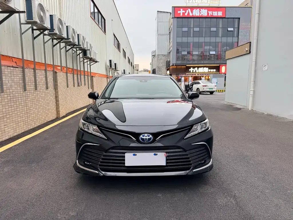 Toyota Camry — фото 4